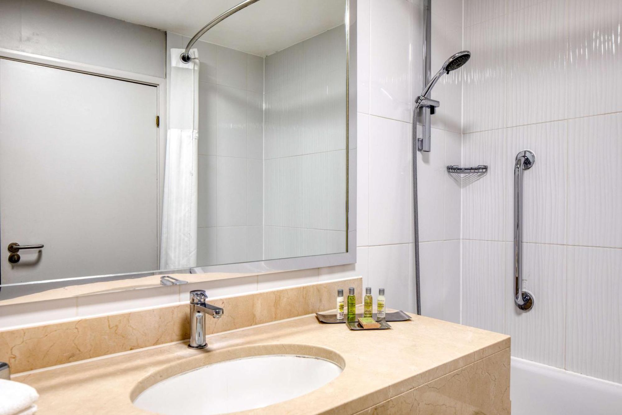 Orida Newbury Hotel 4*